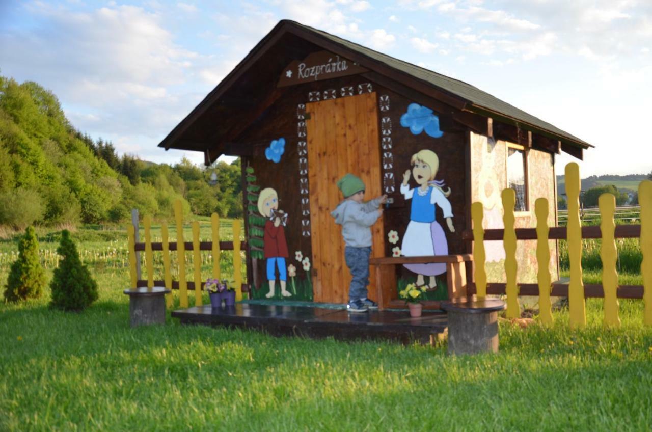 Penzion Pod Troma Korunami Červený Kláštor Exterior foto